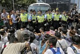 親中国行政に反発し激化する香港民主化デモ