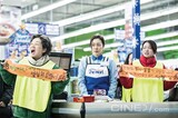 「デパート従業員も売場で水を飲めるようにしよう」