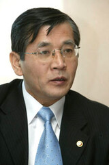 政府機構の労使政委員長、朴政権の正社員解雇緩和案に否定的見解