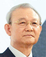 [記者手帳]  武器商イ・ギュテ会長とは何者なのか