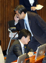韓国与党、汚職疑惑リストで特検に言及し政権中枢との線引き急ぐ