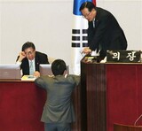 韓国国会議長、朴大統領が拒否権行使すれば「再議決に付す」