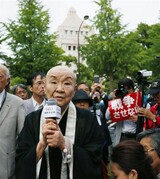 瀬戸内寂聴氏「すぐ後ろに軍靴の音が聞こえる」