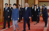 朴大統領が国家情報院を初訪問…任期後半に捜査機関を活用か