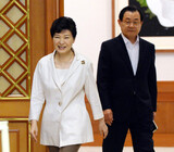 任期折り返し点に立つ朴槿恵大統領に「成果なし」