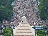 日本社会も驚いた国会前“１２万人デモ”