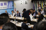 政労使合意に反発し韓国労総中央執行委員会大荒れ、焼身の抗議も