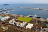 済州海軍基地に初めて軍艦が入港...地元反対住民が海上示威