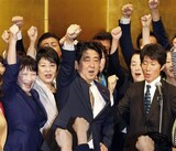 支持率急落の安倍首相…「合憲」説明に総力戦