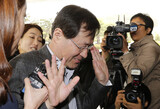 李明博「資源外交」不正捜査、トカゲの尻尾切りで終止符