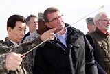 米国防長官、板門店訪ね「北朝鮮核問題解決に向け６カ国協議進める」