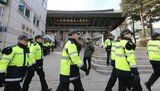 ソウルの平和デモで警察が不法行為の証拠集め　取材妨害監視団に発見され退散　
