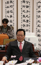 政府・与党の攻撃にも屈しない韓国国会議長