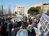 ［ルポ］「少女像撤去すべきではない」　首相官邸前で日本の市民がデモ