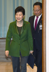 財界、朴大統領独自で決めた「署名」に困惑