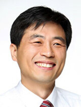 大統領府と情報機関の疑惑を提起した野党議員の通信情報が監視されていた
