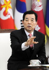 韓国国防部長官「北朝鮮で新型放射砲が実戦配備される見込み」