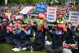 韓国政府、成果年俸制導入しない公企業の賃金凍結へ