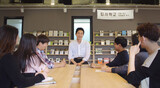 「退社学校」に集まる韓国大企業のサラリーマン
