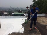 真夏の屋上を白く塗って涼しく　ソウルでクールルーフ・プロジェクト