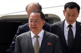 南北外相がラオスで鉢合わせ、懸案協議なく挨拶だけ