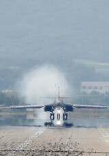 米戦略爆撃機Ｂ-１Ｂ「ランサー」朝鮮半島に初着陸