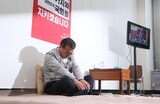 政治を見捨てた政権与党代表のハンスト座り込み