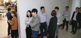 皆がつましく、「金英蘭法」施行の初日