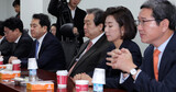 苦しい非朴系、弾劾の隊伍から離脱…政治的活路考え「計算された投降」