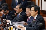 ［社説］ファン首相のみっともなく浅はかな「大統領ぶり」