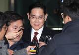 特検、サムスン副会長に賄賂供与の疑いで早ければ今週末事前拘束令状を請求