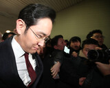 ［記者手帳］サムスン「4回の言い変え」と遅い「後悔」