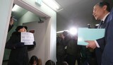 チェ・スンシル「特検チームが『三族滅ぼす』と暴言」…特検チームは「虚偽の事実」