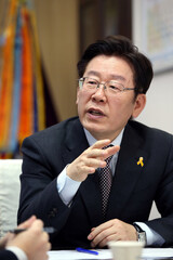 ［インタビュー］「公正社会が生涯の夢 … 既得権の壁飛び越える」