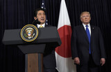 トランプ-安倍、北朝鮮弾道ミサイル発射に“微妙な温度差”