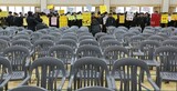 ［フォト］「国定教科書を採択するな」文明高校入学式空転　