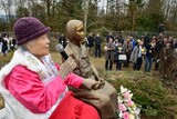 “欧州初”ドイツに建てられた平和の少女像