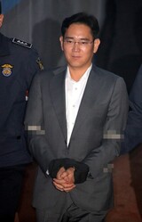 サムスン総帥一家、同時刻に別の法廷で被告人・被害者として出頭