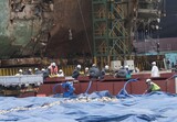 セウォル号、泥の中の遺体捜索を開始、目が3ミリの特殊濾過装置を投入