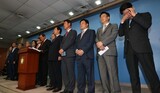 ［社説］“朴槿恵党”を復活させた洪準杓と脱党派の野合