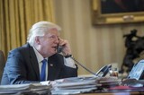 文大統領、トランプ米大統領と電話会談し「核問題解決に向けて緊密に協力」