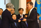 文大統領、カン・ギョンファ氏を初の女性外交長官に任命…指名から２８日ぶり