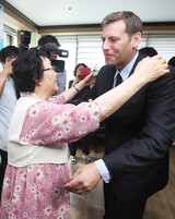 米議員、「慰安婦被害者の名誉回復のために努力する」