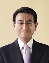 慰安婦謝罪した「河野談話」の主人公の息子、外相に