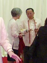 南北外相のぎこちない３分間の初顔合わせ