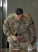 ［ルポ］ＴＨＡＡＤ基地、ゴルフコースのあちこちに雑草とトラックのタイヤ痕