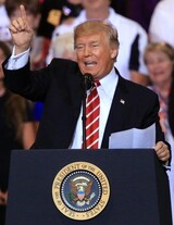 トランプとティラーソンが同時に北朝鮮に融和的信号…「挑発自制は喜ばしい」