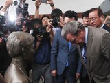 シュレーダー元独首相「慰安婦被害者の苦痛、ホロコーストと同じ」