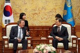 文大統領「ドイツは過去の歴史問題に対する真の反省を通じて未来に向かって進んだ」