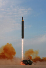 ［ニュース分析］北朝鮮、移動式車両から直接発射…「実戦配備の終着点に近接」